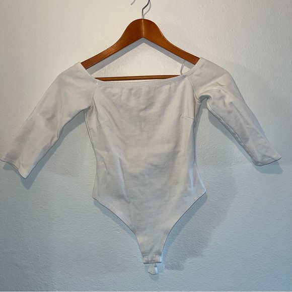 LULU’S White 3/4 Sleeve Off The Shoulder Bodysuit Size XS - Picture 7 of 7